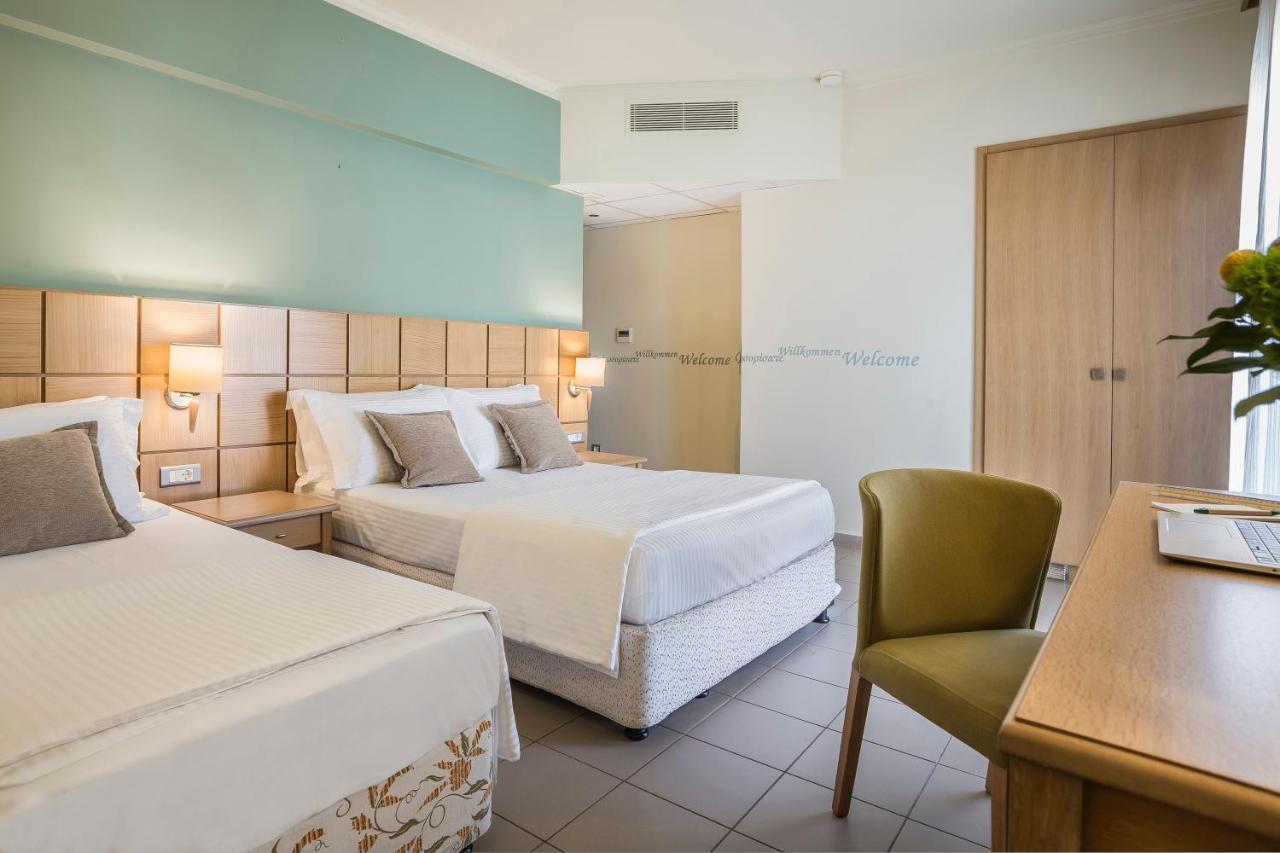 Hotel Ionian Plaza & 4*