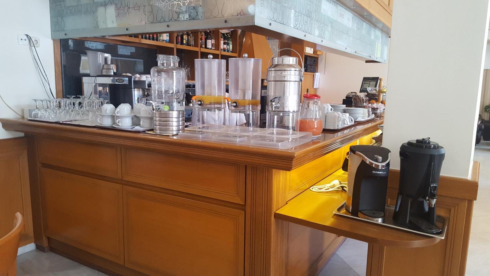 Ionian Plaza & Hotel 4*