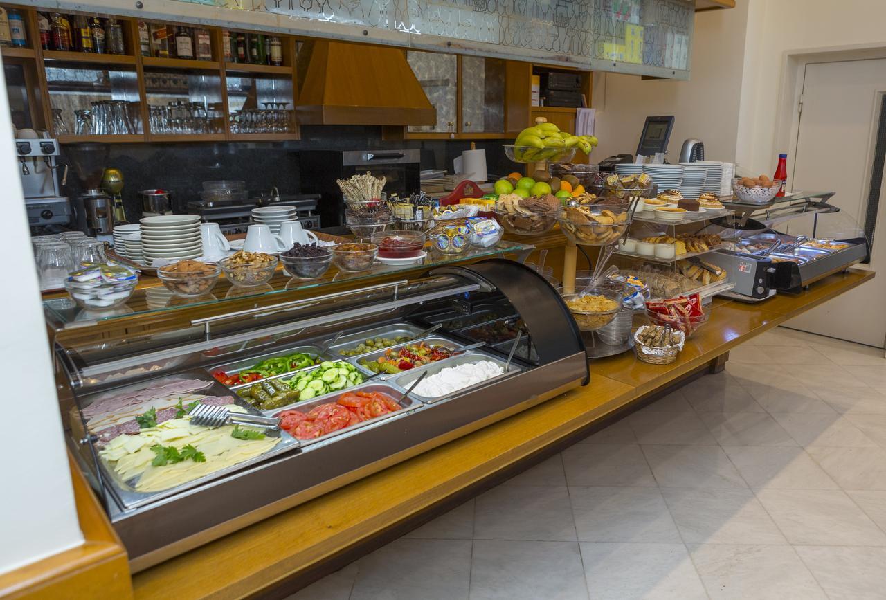 Hotel Ionian Plaza & 4*