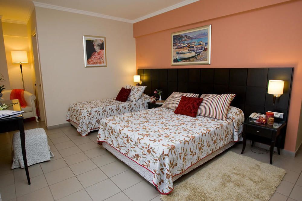 Ionian Plaza & Hotel